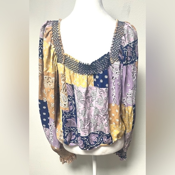 Wrangler Retro Bandana Patchwork
Print Long Sleeve Women's Crop Top
Size Large - Picture 5 of 10